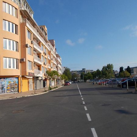 Apartamenti Zhelezovi Pomorie Exteriör bild