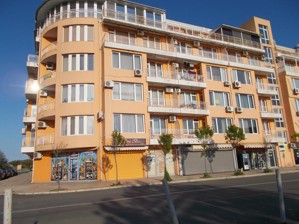 Apartamenti Zhelezovi Pomorie Exteriör bild