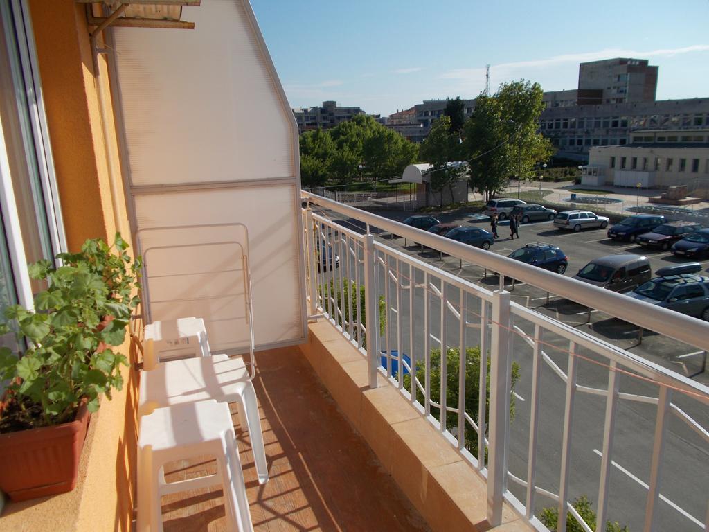 Apartamenti Zhelezovi Pomorie Exteriör bild