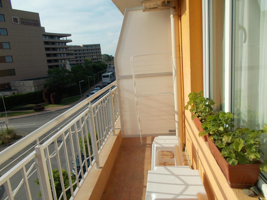 Apartamenti Zhelezovi Pomorie Exteriör bild
