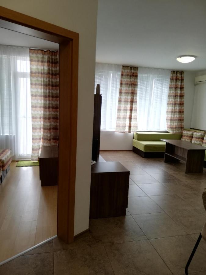 Apartamenti Zhelezovi Pomorie Exteriör bild