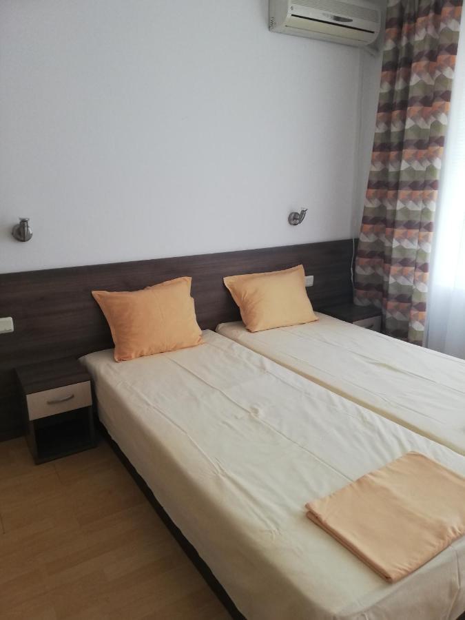 Apartamenti Zhelezovi Pomorie Exteriör bild