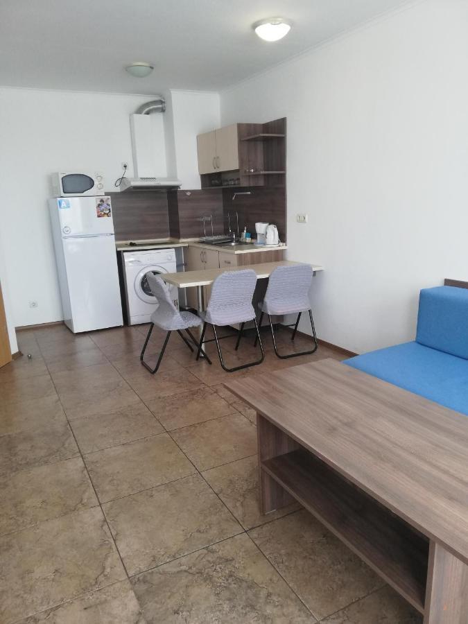 Apartamenti Zhelezovi Pomorie Exteriör bild