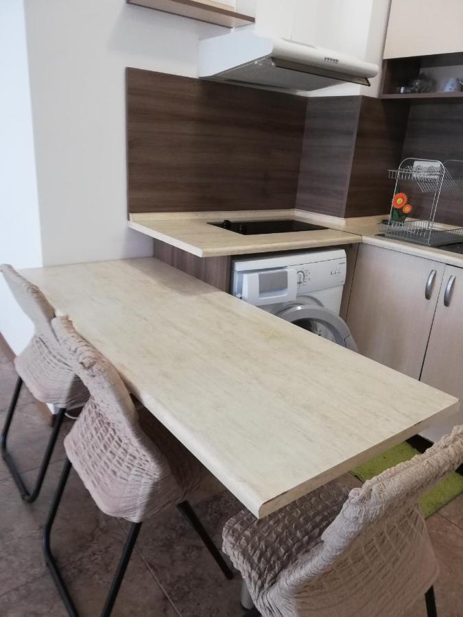 Apartamenti Zhelezovi Pomorie Exteriör bild